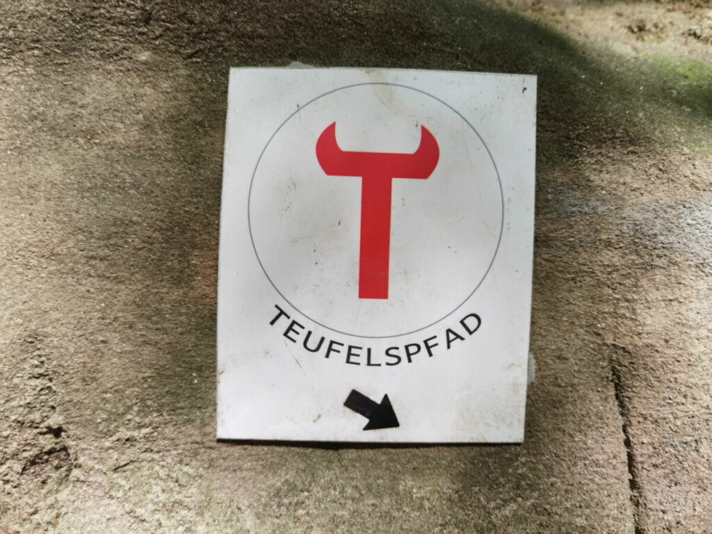 Auf dem Teufelspfad wandern durch die Teufelsschlucht