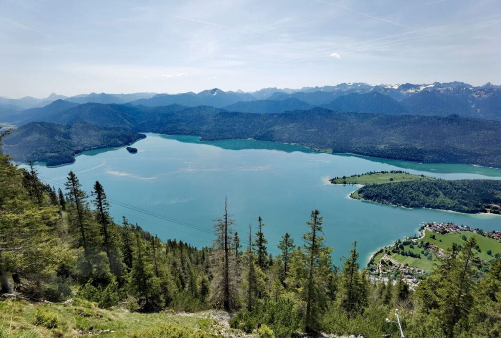 Auch das ist Urlaub in Deutschland: Blick auf den Walchensee und das Karwendel