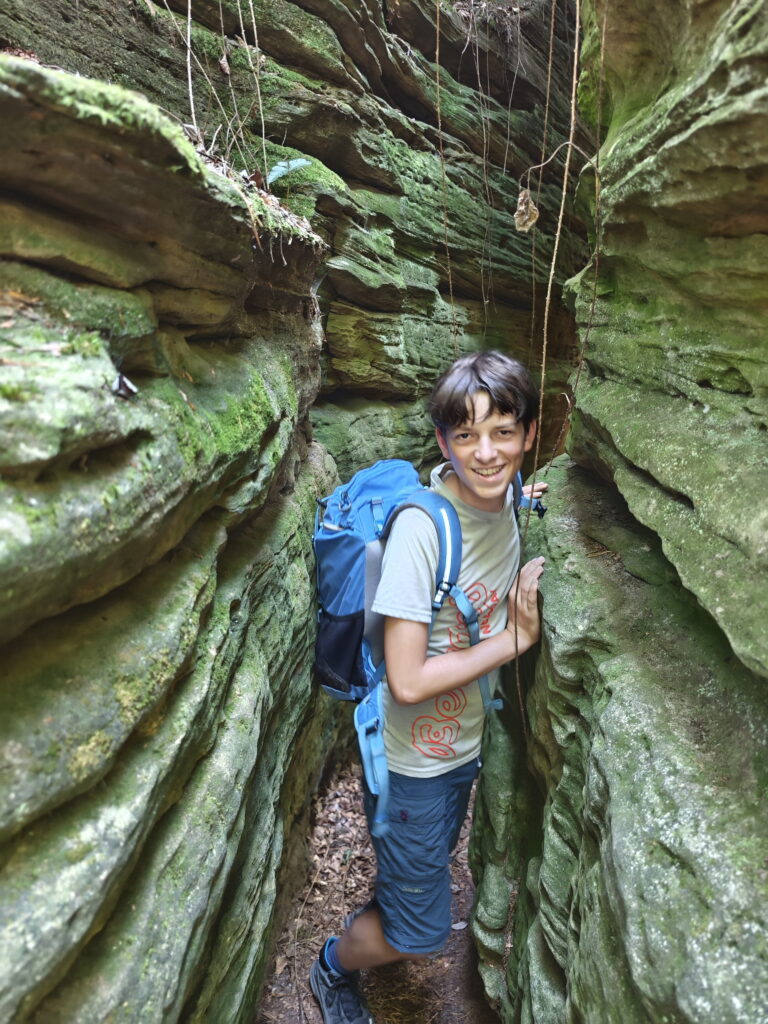 Grüne Hölle Attraktion - die engen Felsengänge